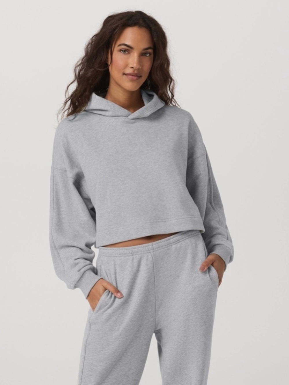 VUORI Sedona Pullover Hoodie Cropped Sweatshirt Light Heather Grey